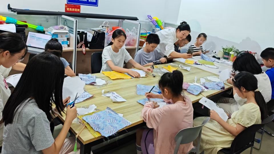 苏州三六六社会实践青少年宋锦珍珠扇DIY手工活动火热招生中